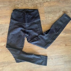 Athleta 7/8 compression leggings. Size XS. Black/ Charcoal.